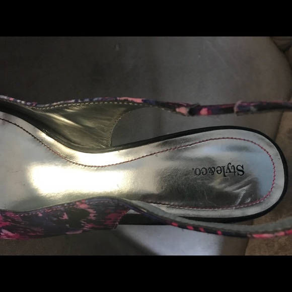 Stunning Style & Co Multi colored satin heels sz10 - Picture 3 of 5